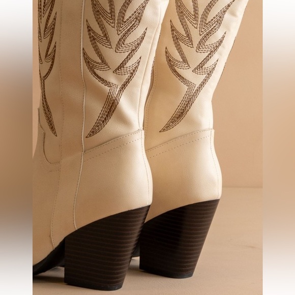 Classic cowboy embroidery on a leather cowboy boot knee high - Picture 4 of 15
